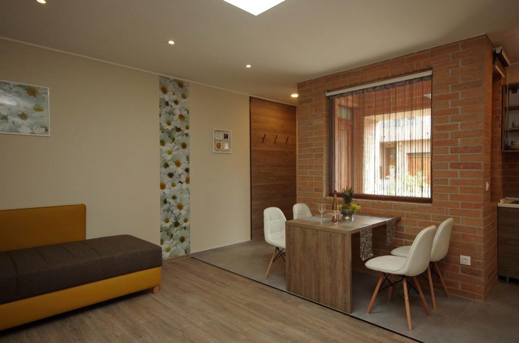 Mosoly Deluxe Apartman Gyula Bagian luar foto