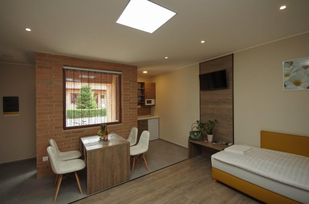 Mosoly Deluxe Apartman Gyula Bagian luar foto